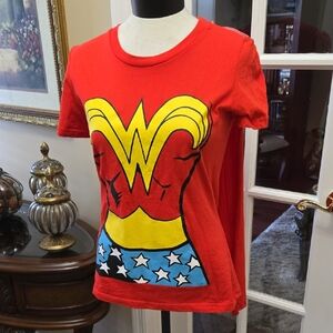 Wonder Woman Graphic T-Shirt Cape Velcro Short Sleeve Red Yellow Blue Large EUC